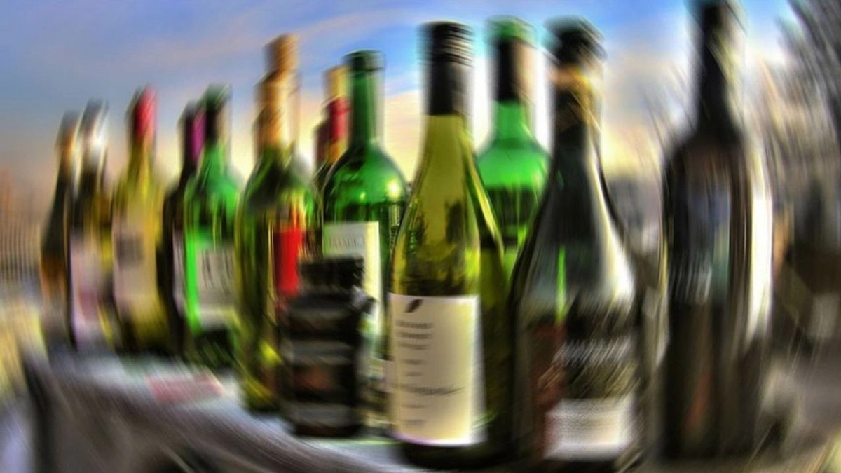 İran’da sahte içki satışı yapan 4 kişi idam edildi