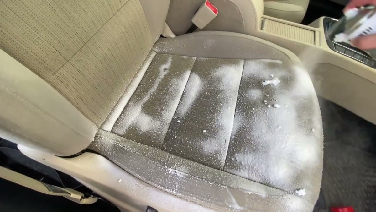 Oto yıkamacı yöntemi! Koltuklara sürün, ilk güne dönün…