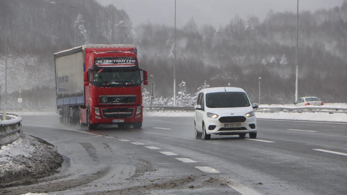 Bolu Dağı geçişinde kar durdu; ulaşım normale döndü